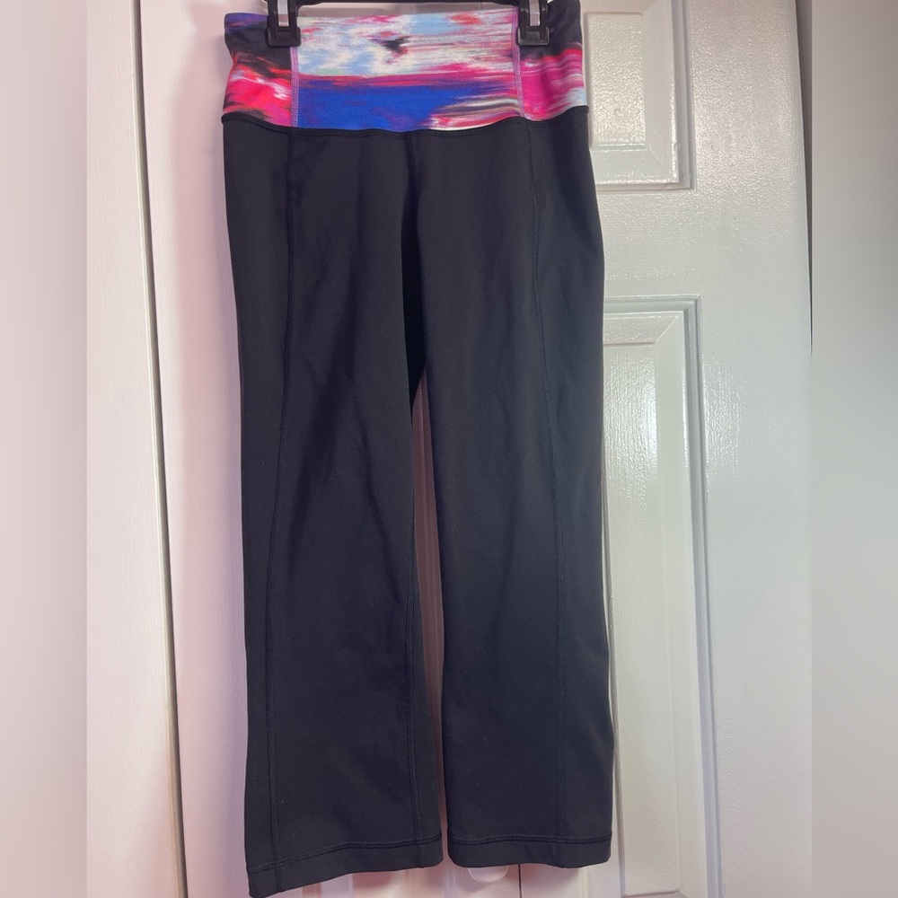Lululemon Athletic Workout Cropped Capri Legging, Black, Women's size 2‎ A10